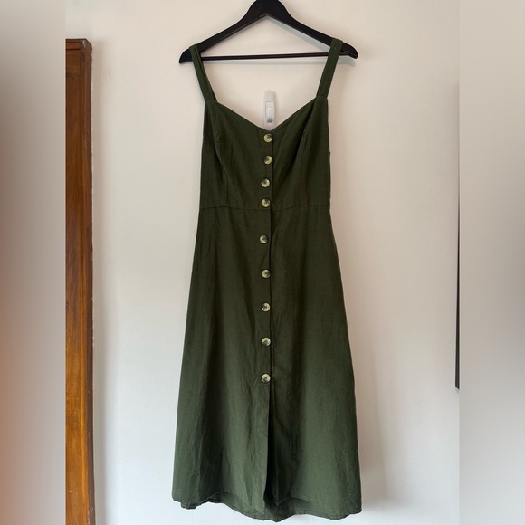 Dresses & Skirts - Forest Green Button-down midi dress with bow in the back Size L